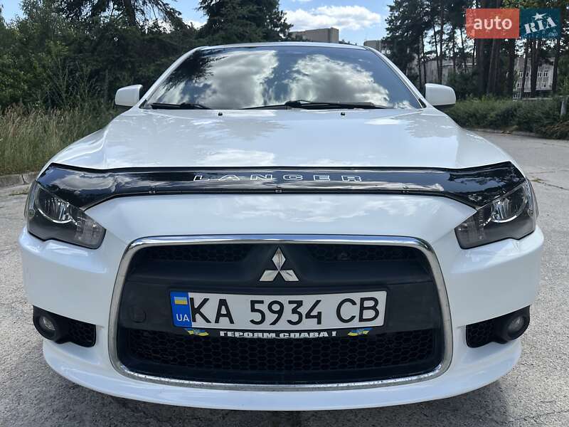 Седан Mitsubishi Lancer 2012 в Нетешине