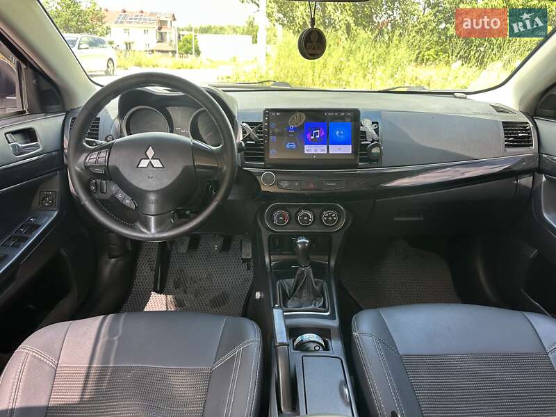 Седан Mitsubishi Lancer 2012 в Нетешине