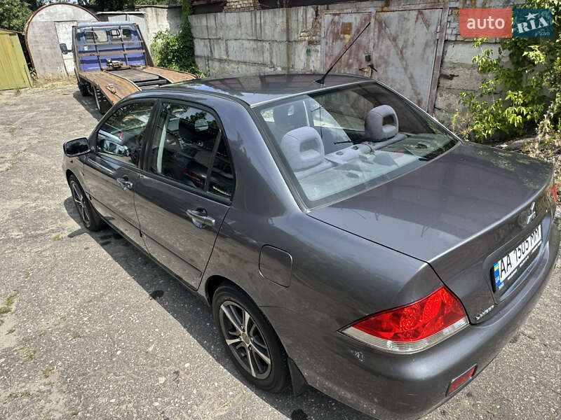 Седан Mitsubishi Lancer 2007 в Киеве