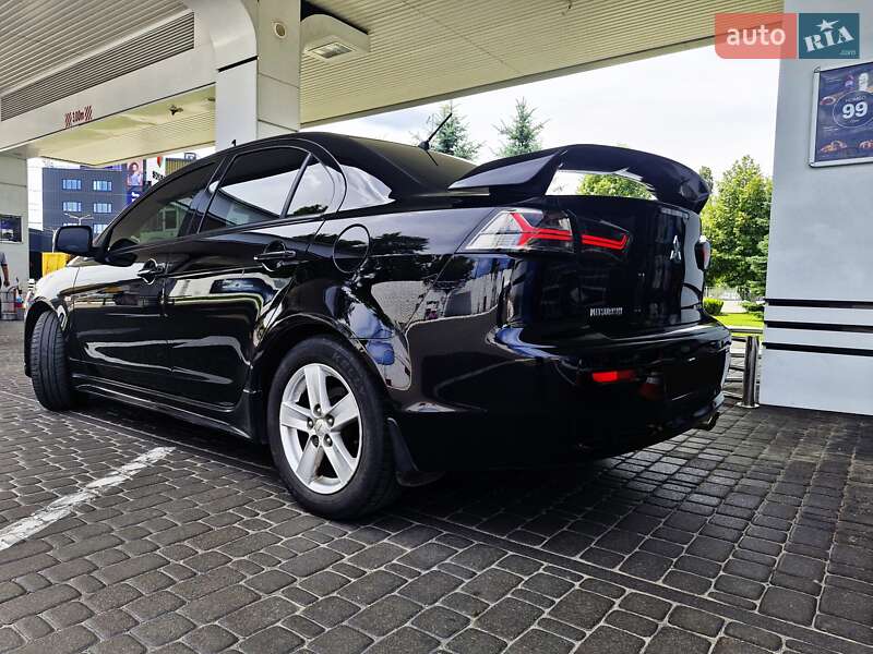 Седан Mitsubishi Lancer 2008 в Киеве