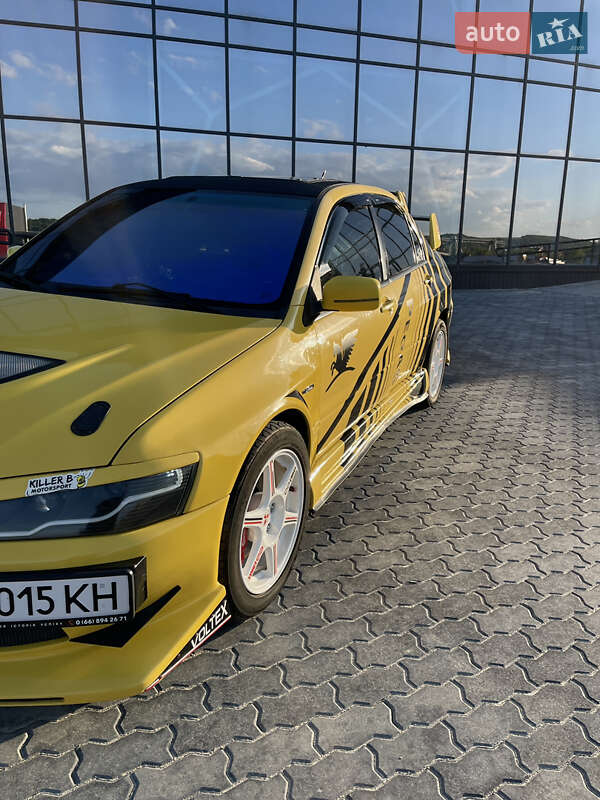 Седан Mitsubishi Lancer 2004 в Черновцах