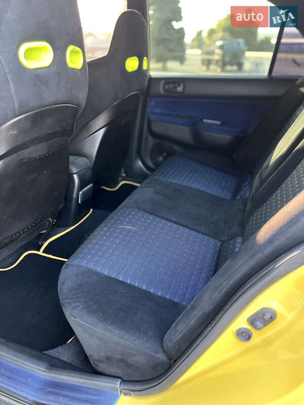 Седан Mitsubishi Lancer 2004 в Черновцах