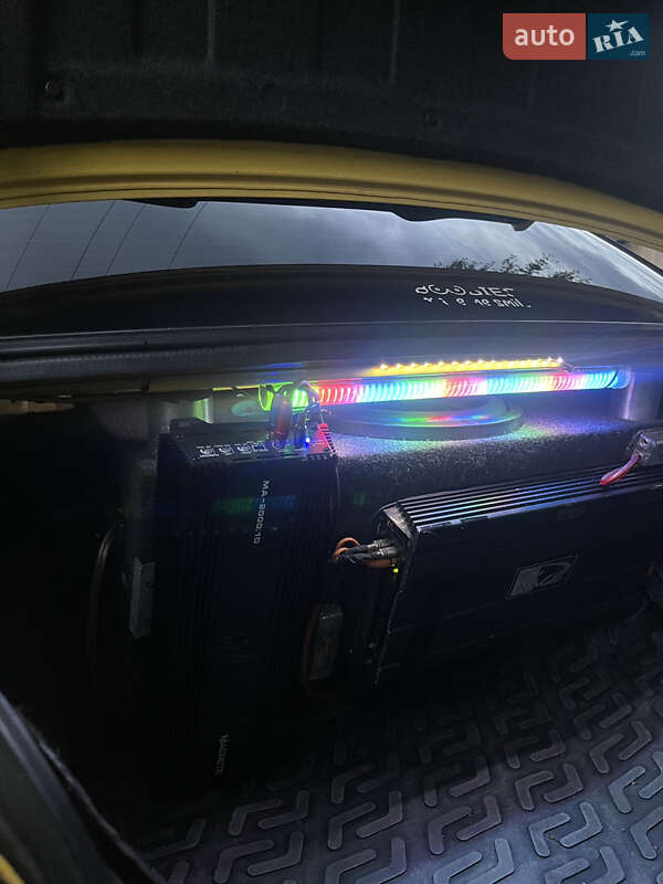 Седан Mitsubishi Lancer 2004 в Черновцах