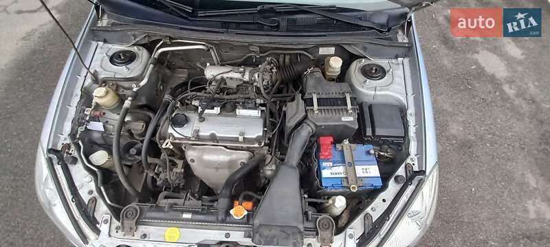 Седан Mitsubishi Lancer 2004 в Києві