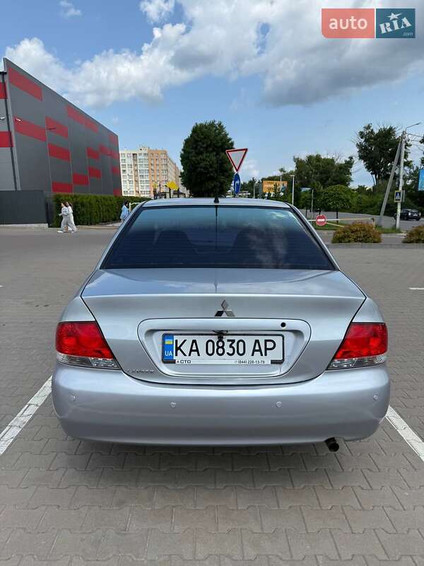 Седан Mitsubishi Lancer 2011 в Мене