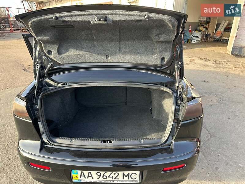 Седан Mitsubishi Lancer 2011 в Черкассах