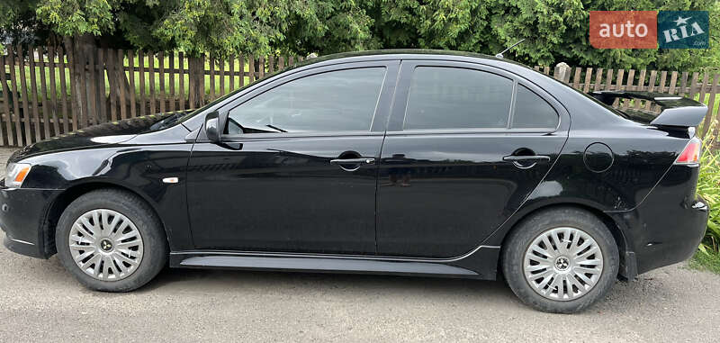 Седан Mitsubishi Lancer 2012 в Ярмолинцях