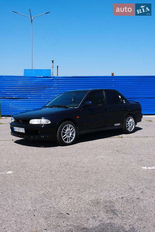 Седан Mitsubishi Lancer 1995 в Харькове