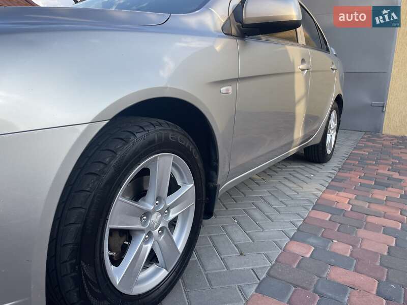 Седан Mitsubishi Lancer 2012 в Кобеляках