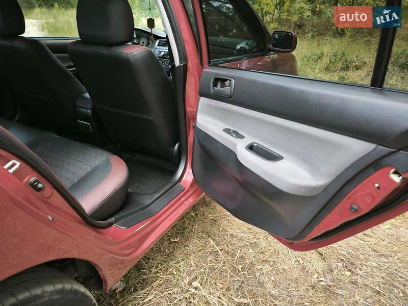 Седан Mitsubishi Lancer 2004 в Днепре