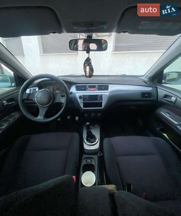Универсал Mitsubishi Lancer 2005 в Синельниково