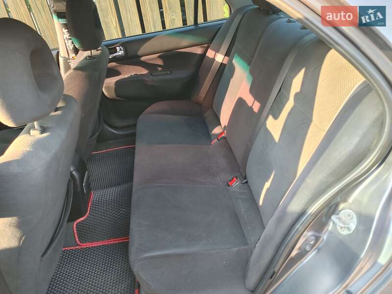 Седан Mitsubishi Lancer 2004 в Ужгороде