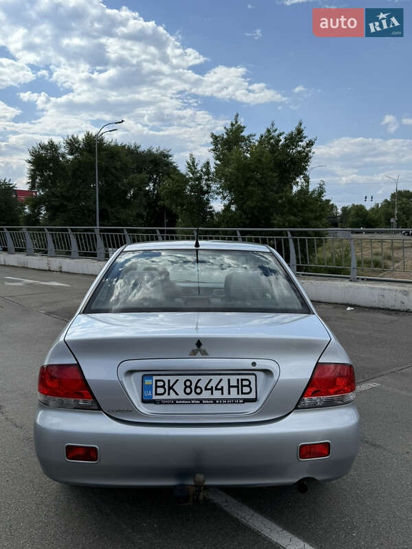 Седан Mitsubishi Lancer 2003 в Киеве