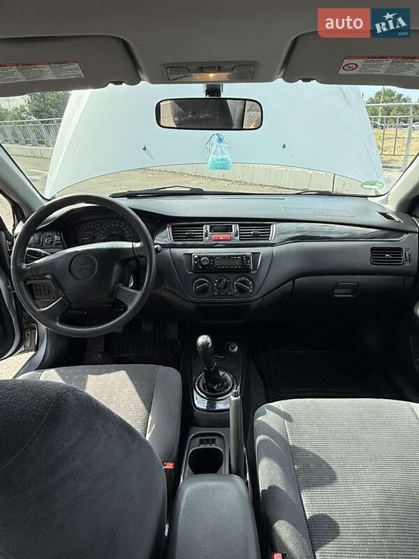 Седан Mitsubishi Lancer 2003 в Киеве