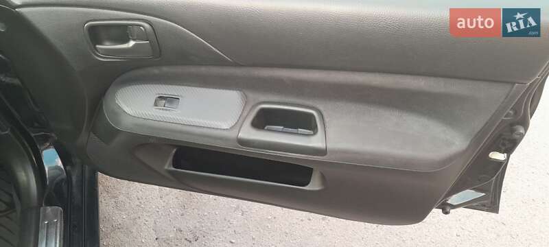 Седан Mitsubishi Lancer 2006 в Києві