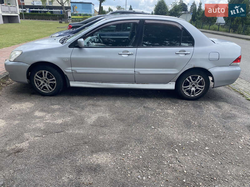 Седан Mitsubishi Lancer 2005 в Львове