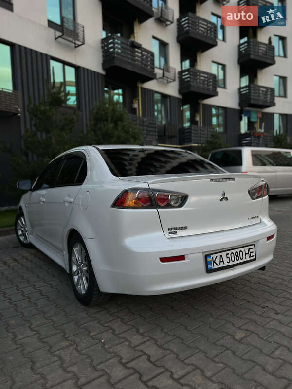 Седан Mitsubishi Lancer 2015 в Киеве