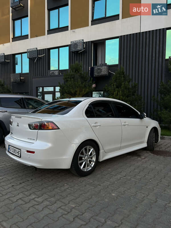 Седан Mitsubishi Lancer 2015 в Киеве