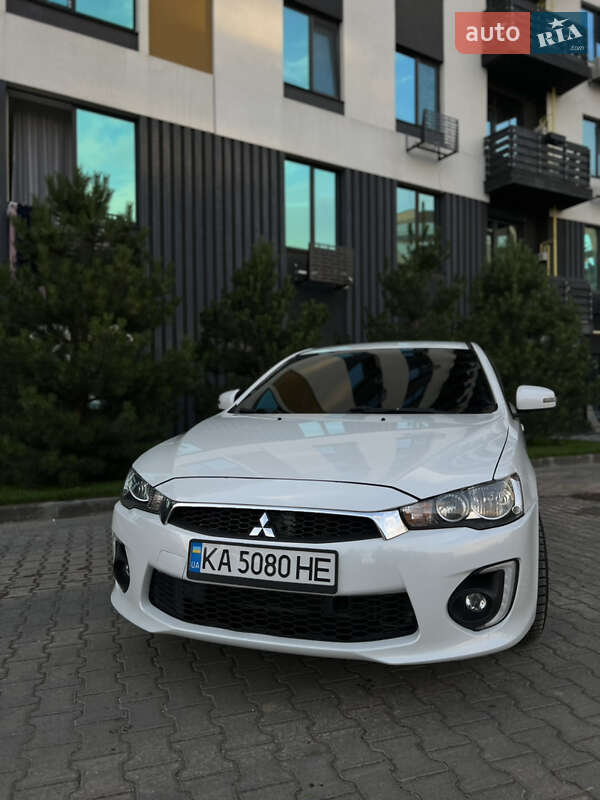 Седан Mitsubishi Lancer 2015 в Киеве