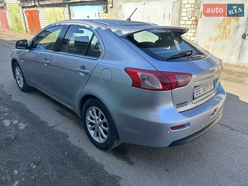 Хэтчбек Mitsubishi Lancer 2011 в Николаеве