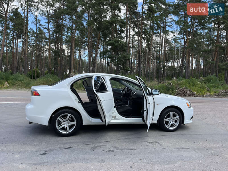 Седан Mitsubishi Lancer 2012 в Чернигове