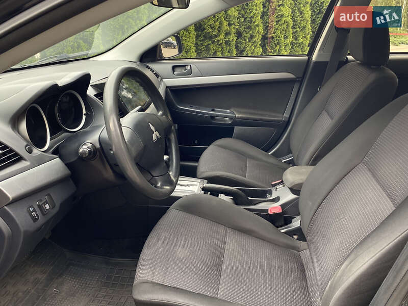 Седан Mitsubishi Lancer 2010 в Києві