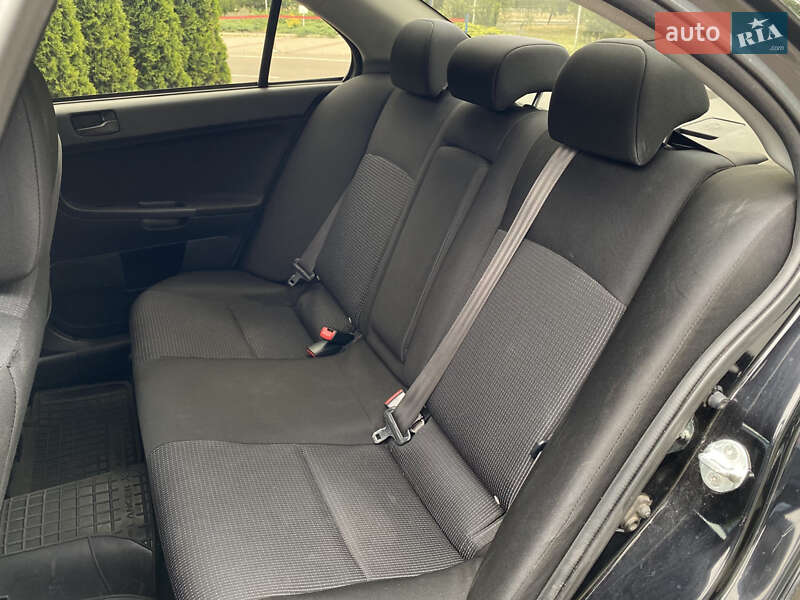 Седан Mitsubishi Lancer 2010 в Києві