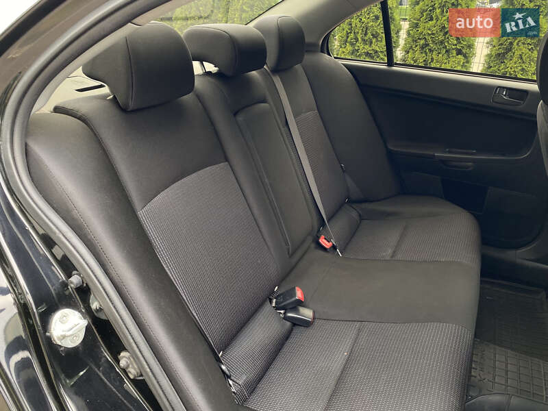 Седан Mitsubishi Lancer 2010 в Києві