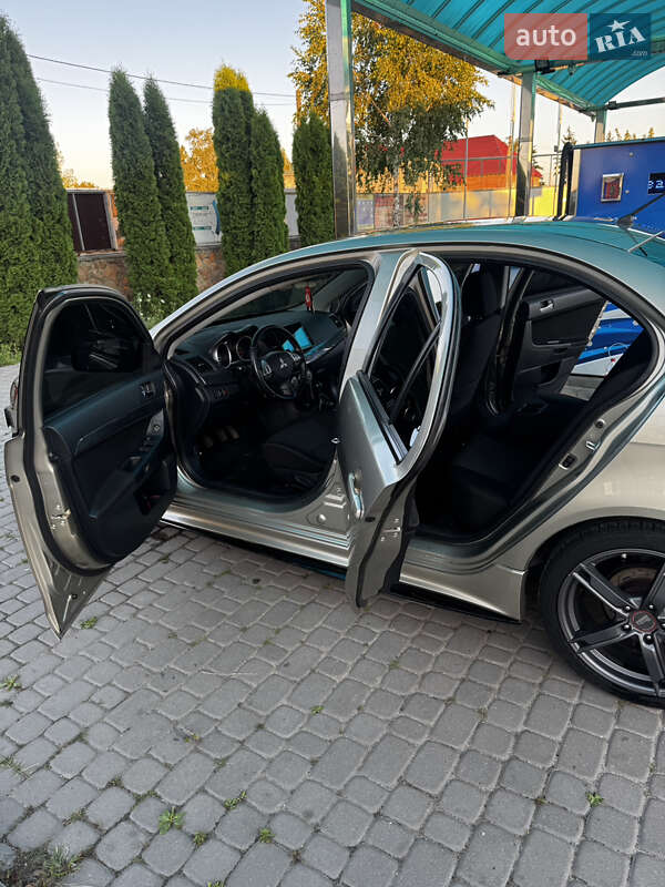 Седан Mitsubishi Lancer 2008 в Березному