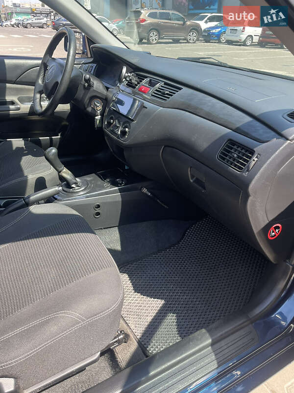 Седан Mitsubishi Lancer 2004 в Одессе