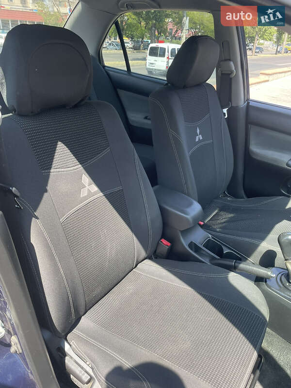 Седан Mitsubishi Lancer 2004 в Одессе