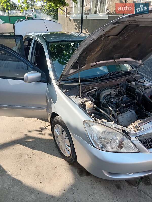 Седан Mitsubishi Lancer 2006 в Черновцах