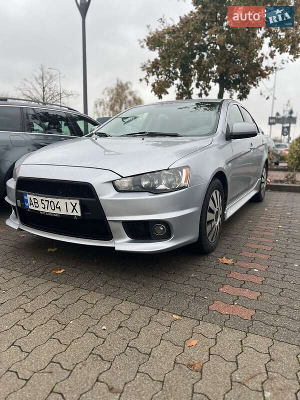 Седан Mitsubishi Lancer 2012 в Чернигове
