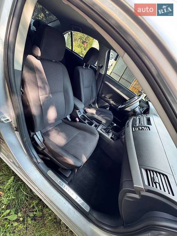 Седан Mitsubishi Lancer 2010 в Обухове