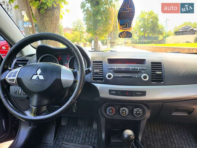 Седан Mitsubishi Lancer 2011 в Могилев-Подольске