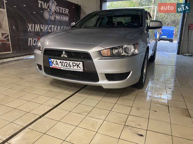 Седан Mitsubishi Lancer 2011 в Києві