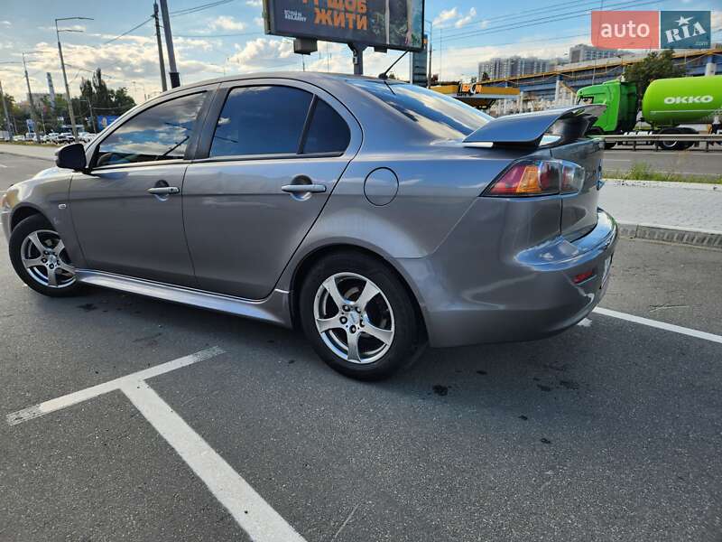 Седан Mitsubishi Lancer 2017 в Киеве
