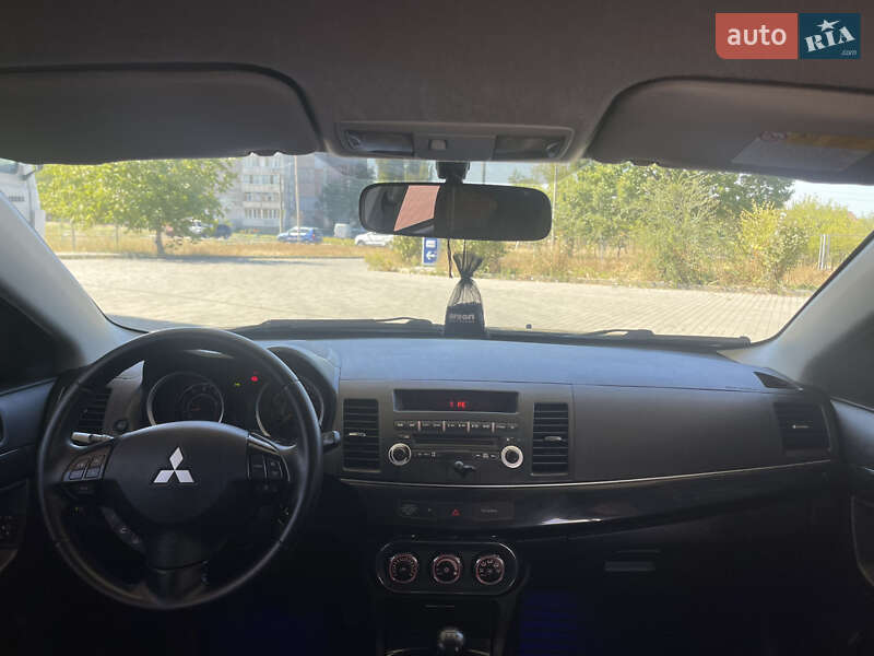 Седан Mitsubishi Lancer 2012 в Николаеве