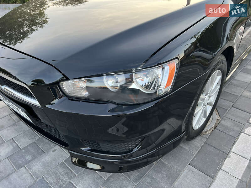 Седан Mitsubishi Lancer 2015 в Виннице