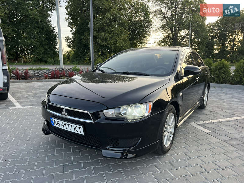 Седан Mitsubishi Lancer 2015 в Виннице