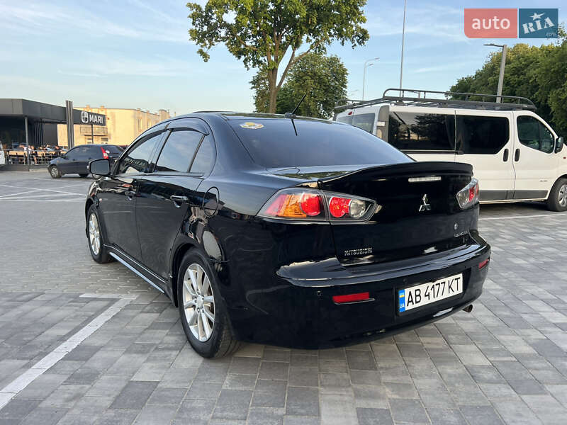 Седан Mitsubishi Lancer 2015 в Виннице
