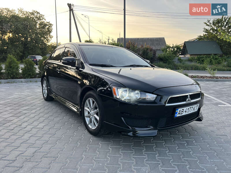 Седан Mitsubishi Lancer 2015 в Виннице