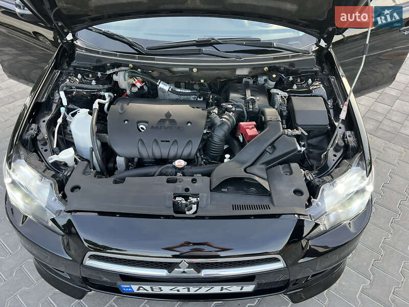 Седан Mitsubishi Lancer 2015 в Виннице