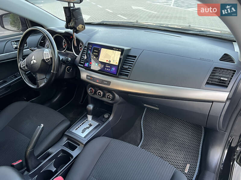 Седан Mitsubishi Lancer 2015 в Виннице