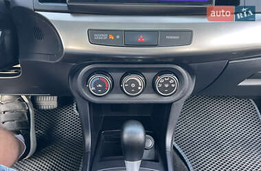 Седан Mitsubishi Lancer 2015 в 