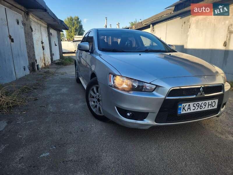 Седан Mitsubishi Lancer 2016 в Києві