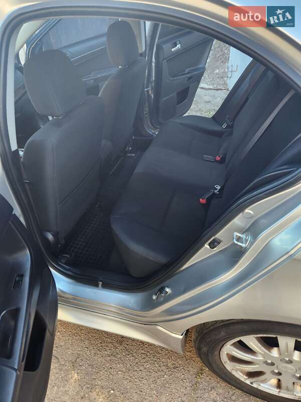 Седан Mitsubishi Lancer 2016 в Києві