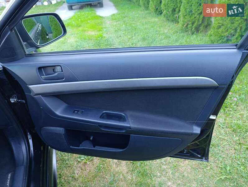 Хэтчбек Mitsubishi Lancer 2008 в Жовкве