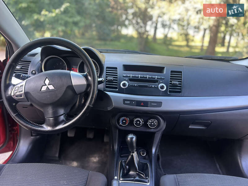 Седан Mitsubishi Lancer 2010 в Чернівцях
