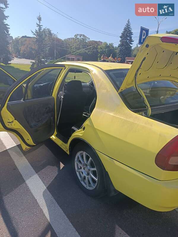 Седан Mitsubishi Lancer 1996 в Кременчуці